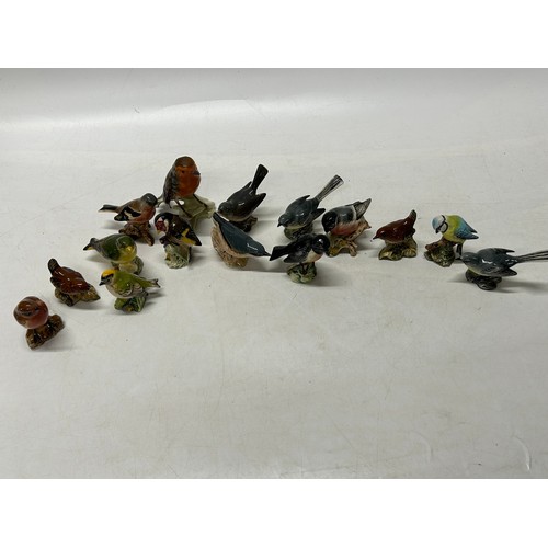 129 - Fourteen Beswick models of birds and a Goebel model of a robin