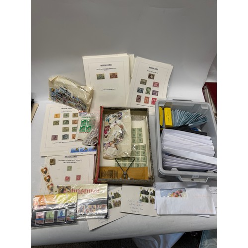 16 - A quantity of loose stamps, some on sheets