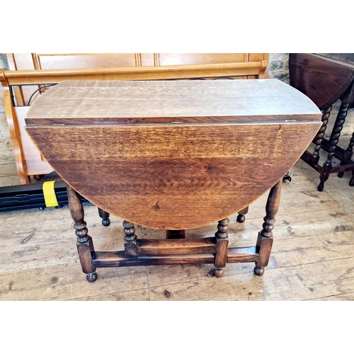 320 - Oak oval gateleg table on baluster turned legs