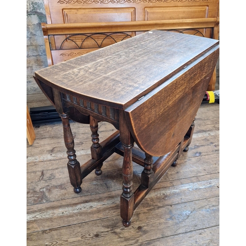 320 - Oak oval gateleg table on baluster turned legs