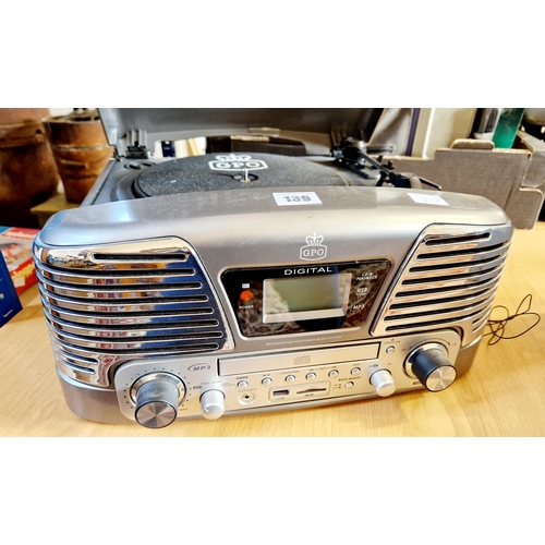 139 - Turn table CD player