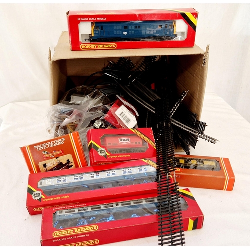 151 - Qty of boxed and loose Hornby 00 gauge model railway incl. diesel engine, three carriages, various a... 