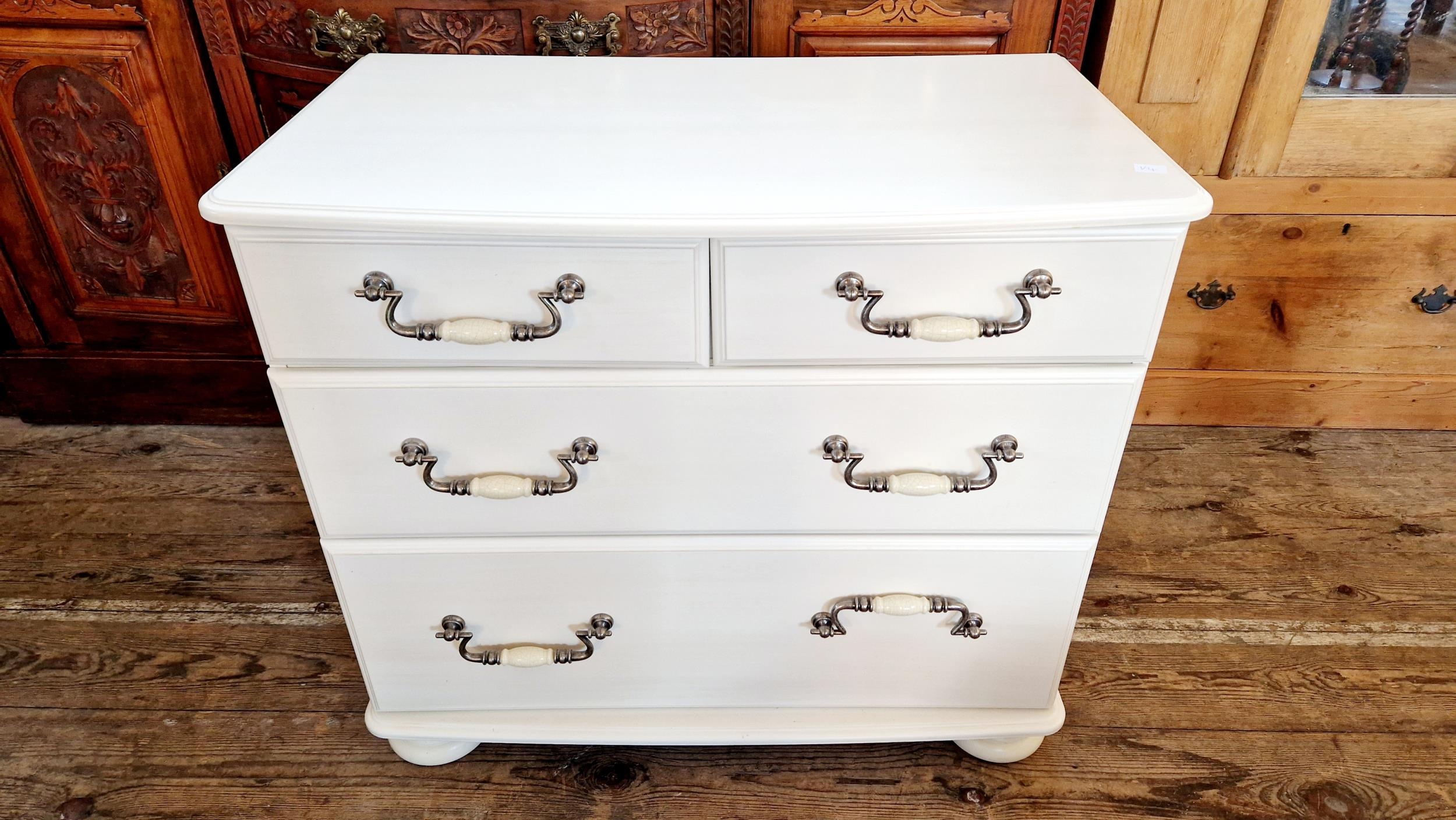 Kingstown Signature four piece bedroom suite comprising chests of three