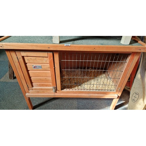 415 - Wooden rabbit hutch