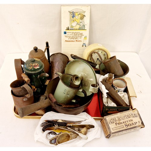 125 - Various vintage kitchenalia etc incl. Smiths Bakelite cased mantle clock