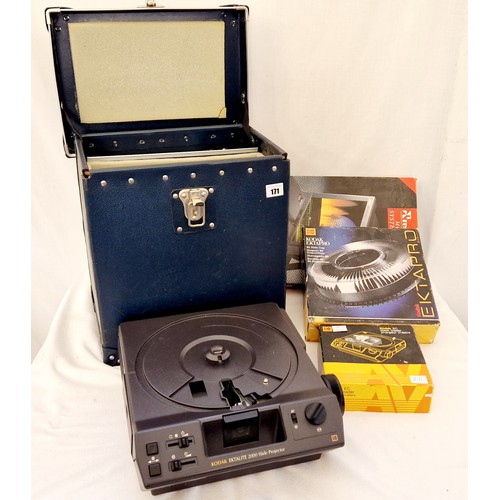 171 - Cased Kodak Ektalite 2000 slide projector and slide magazines etc