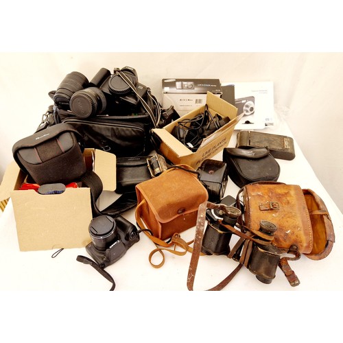 170 - Qty of cameras and photographic equipment incl. Kodak Box Brownie; Brownie; Canon EOS 5000 35mm with... 
