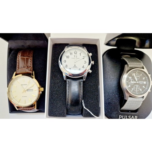 243 - A collection of approx. 7 various boxed gents wrist and pocket watches including Seiko, Sekonda etc