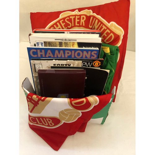 21 - Box of Manchester United and other football ephemera including 1999 Cup Final programme