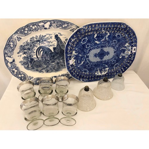 30 - Mixed lot comprising glassware and blue and white meat plates