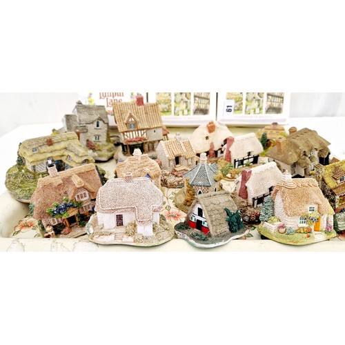 61 - A collection of approx. 17 Lilliput and other cottage ornaments