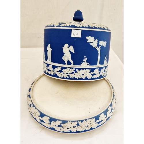 67 - 12 pieces of Wedgwood and Wedgwood style blue and white ware incl. large cheese dish etc (chip to ri... 