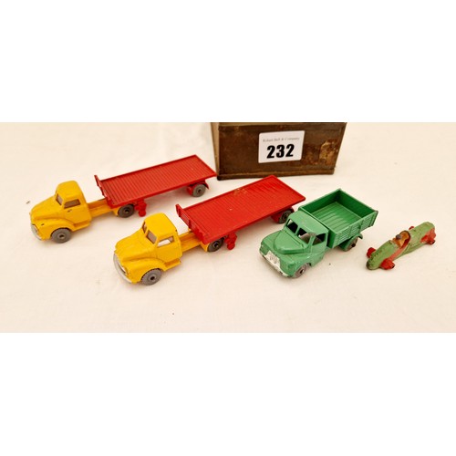 232 - Three early Dinky Dublo lorries in good condition