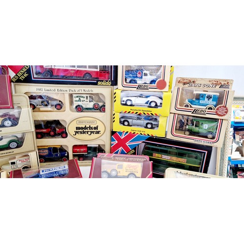 224 - Qty of model Yesteryear and other boxed model vehicles