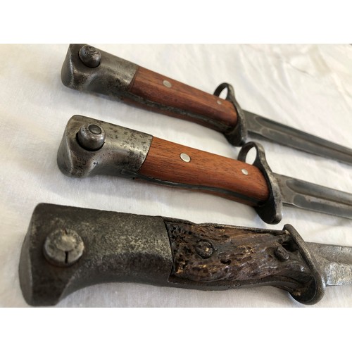 161 - Three knife bayonets, possibly all German-made: one an 1884/98 with blade stamped 3926; two further ... 