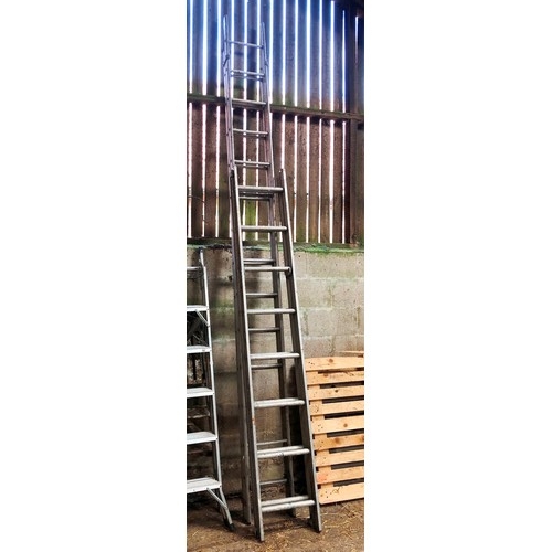 453 - Two aluminium extending ladders