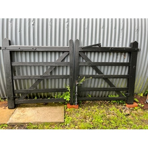 419 - Pair of wooden six bar driveway gates