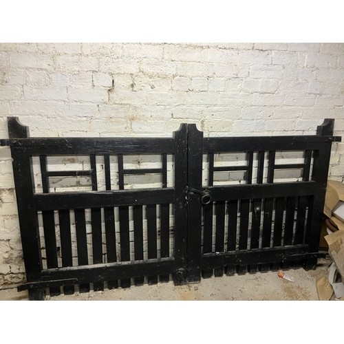 420 - Pair of wooden slatted driveway gates