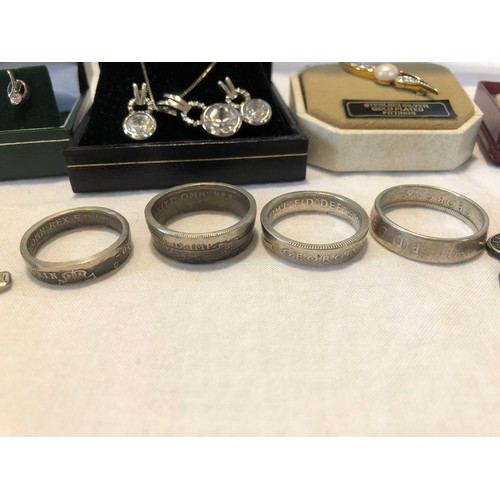 182 - Collection of sterling and other boxed jewellery incl. various earrings and brooch etc, along with f... 