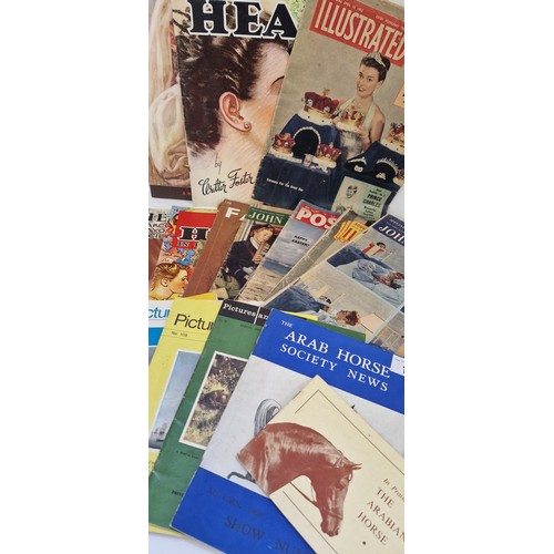 1 - Bundle of vintage magazines incl Arab Horse Society News, Picture Post etc