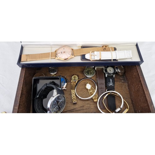 201 - Wooden box containing various modern wrist and pocket watches