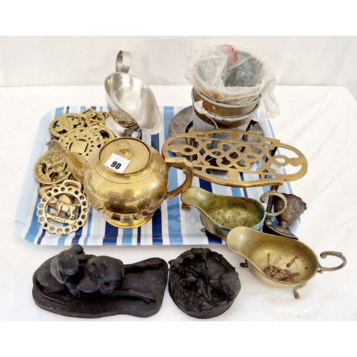 90 - Various brass and metalware incl. trivets, horse brasses etc