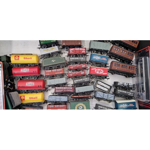 245 - Qty of 00 gauge model railway incl. various rolling stock, some boxed, rolled back scenes, transform... 