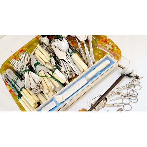 75 - Qty of bone handled and EPNS flatware and shoe tree