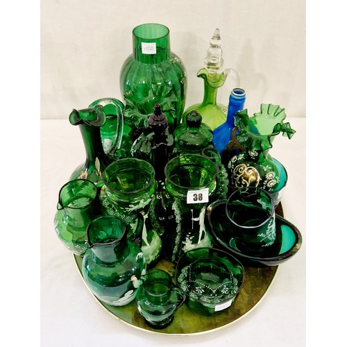 38 - Qty of decorative green highlighted glassware