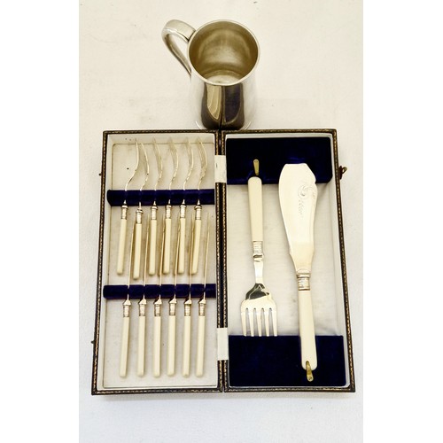 85 - Boxed 6 place service of fish cutlery & servers and a tankard