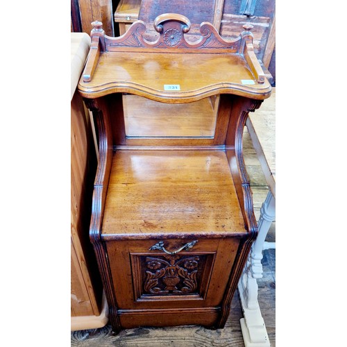 331 - An Edwardian mahogany purdonium with mirrored back relief front panel, metal liner and shovel on cas... 