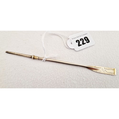 229 - A cased Elkington & Co commemorative presentation racing oar, inscribed for Henley Regatta 1908