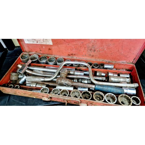 370 - Socket set