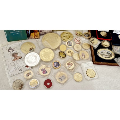 169 - A collection of GB gold plated, colour and other proof commemorative coins, including many EII and R... 