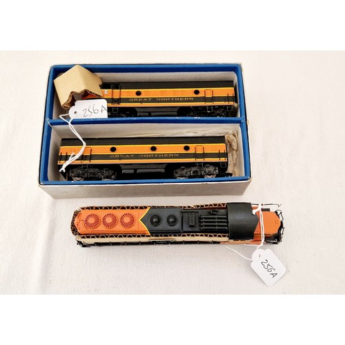 256A - Tenshodo vintage boxed HO gauge Great Northern EMD F-9 diesel locomotive and loose Tenshodo locomoti... 