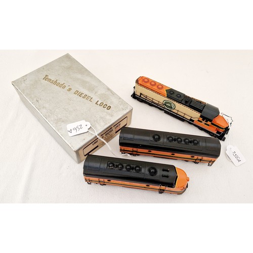 256A - Tenshodo vintage boxed HO gauge Great Northern EMD F-9 diesel locomotive and loose Tenshodo locomoti... 