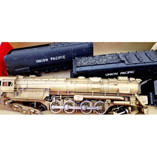 262 - 6 items of HO gauge model railway comprising 3 engines and tenders incl. Tenshodo