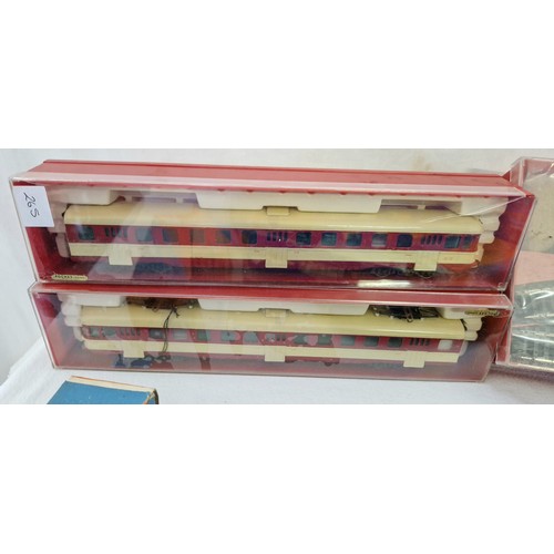 265 - Qty of boxed Pocher model railway, various carriages, engines etc