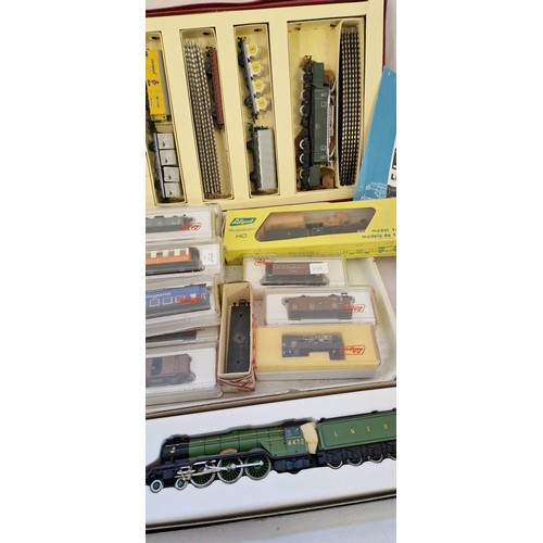 267 - Collection of Liliput HO model boxed railway incl. Flying Scotsman locomotive and tender, various ro... 