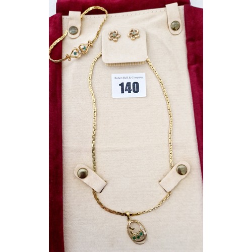 140 - A Sovereign 9 carat gold jewellery set in velvet case, comprising necklace, bracelet and ear rings, ... 