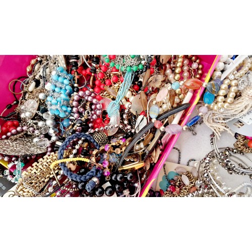 142 - Box of costume jewellery