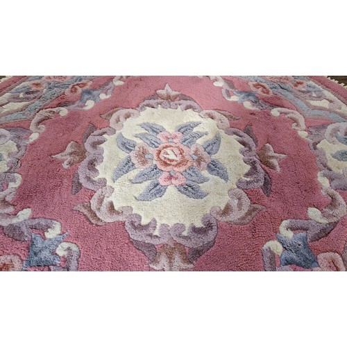 202 - Circular pink floral rug approx. 127cm diameter