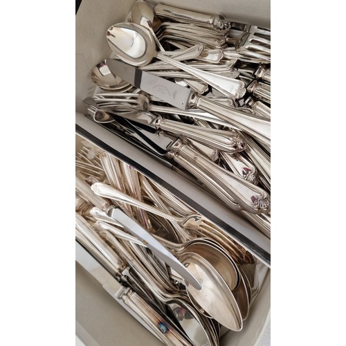 92 - Qty of Chatterley Sheffield loose EPNS cutlery