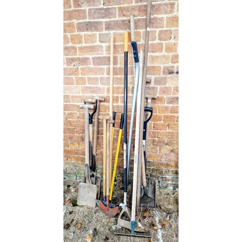 9 - Qty of garden tools