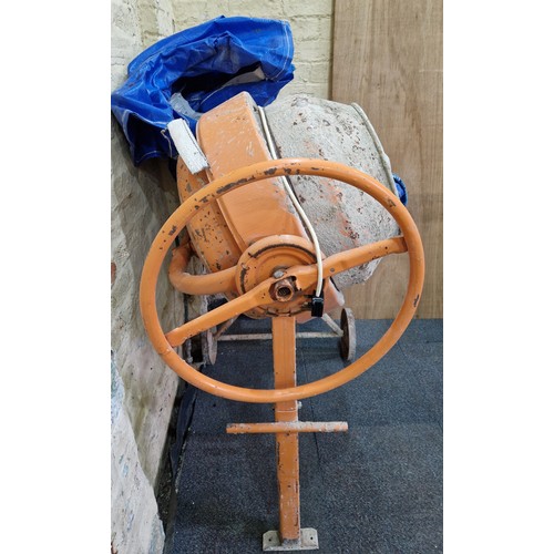 96 - Electric concrete mixer