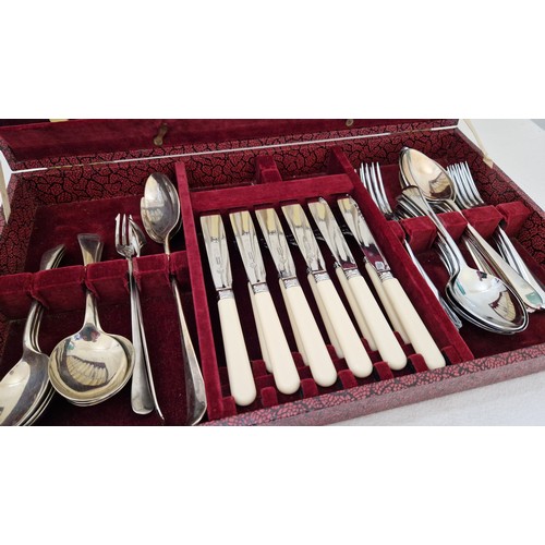 250 - Canteen of Sheffield EPNS stainless and chrome cutlery