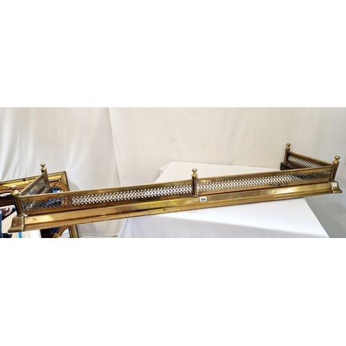 253 - Edwardian brass fender with pierced gallery finials, approx. 145cm internal width