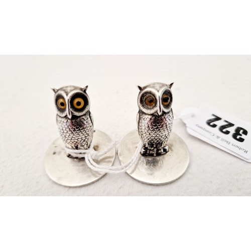 322 - A pair of London 1921 silver dinner place name holders, in the form of owls, with inset eyes. Stampe... 