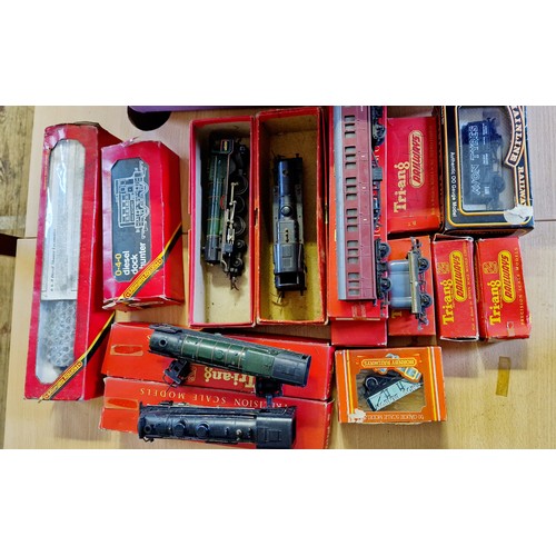 337 - Collection of Tri-ang and Hornby OO gauge, boxed and loose engines and rolling stock