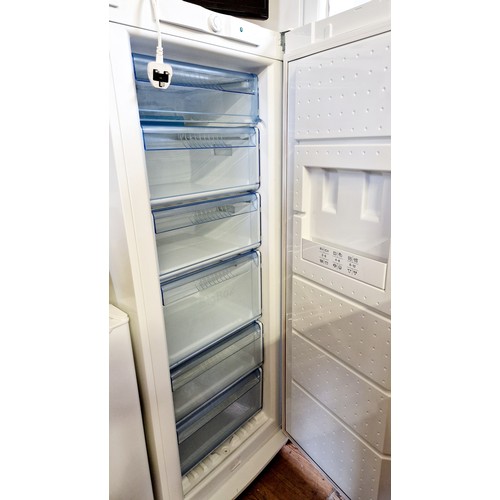 375 - Bosch larder freezer